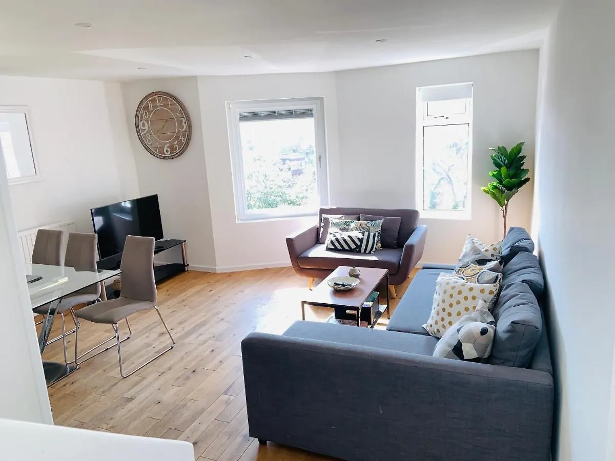Villa Exeter City Centre Entire House With Parking