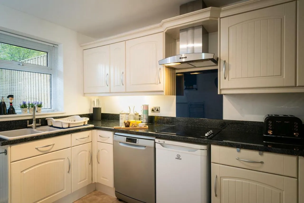Villa Exeter City Centre Entire House With Parking